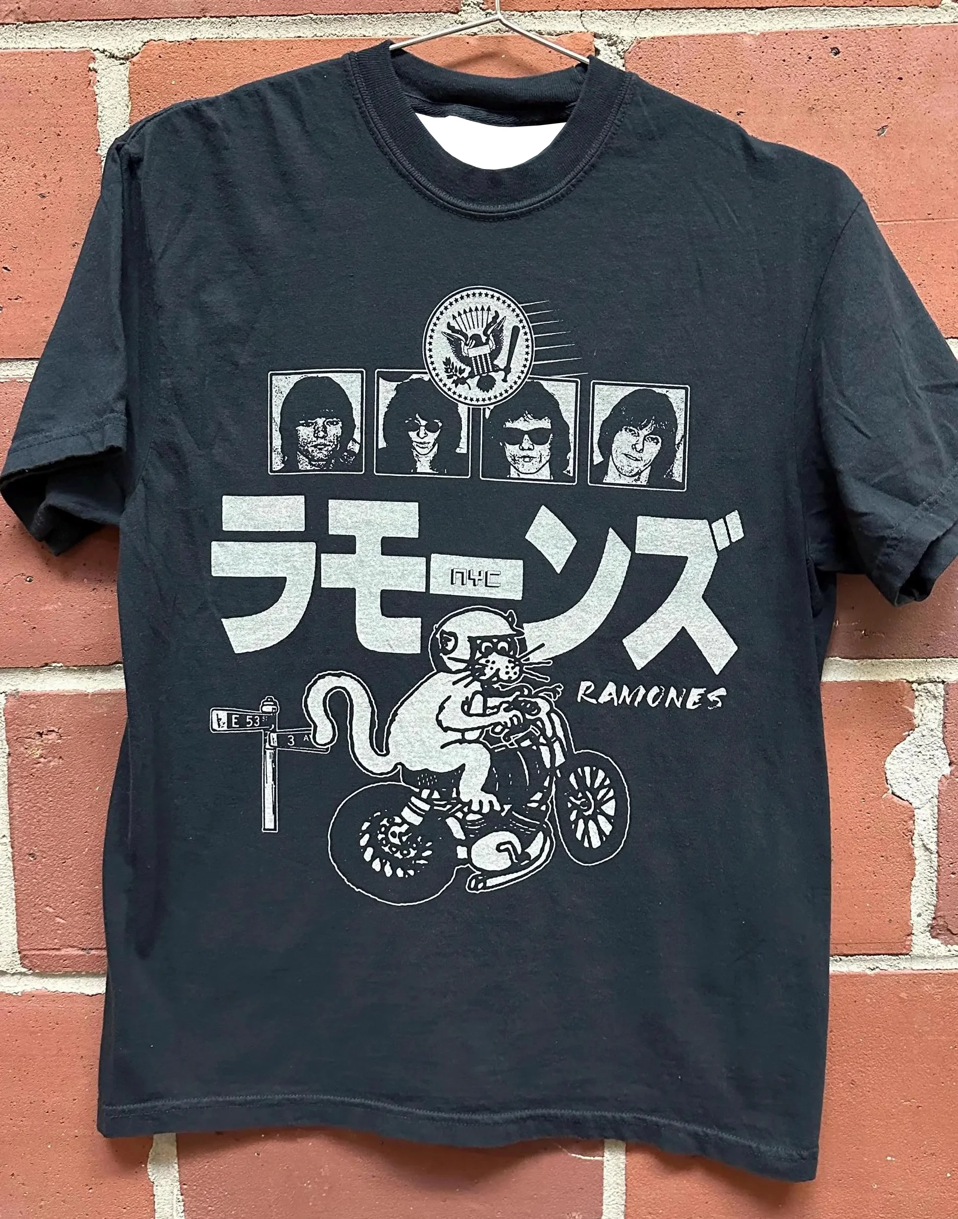 Ramones Japanese Edition Vintage T-Shirt – Schwarzes Punk-T-Shirt mit Bandporträts, ideal für Punk-Rock-Fans und Retro-Streetwear