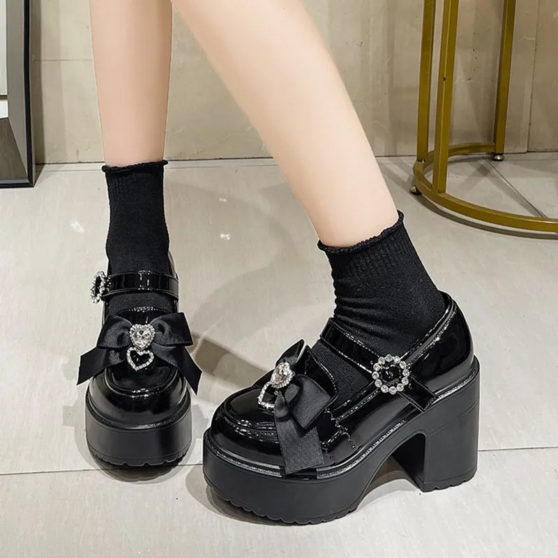 Neue dicke Unterseite Mary Jane kleine Lederschuhe Damen 2026 Herbst Design Punk Lolita Schuhe Damenmode vielseitige Slipper lässig