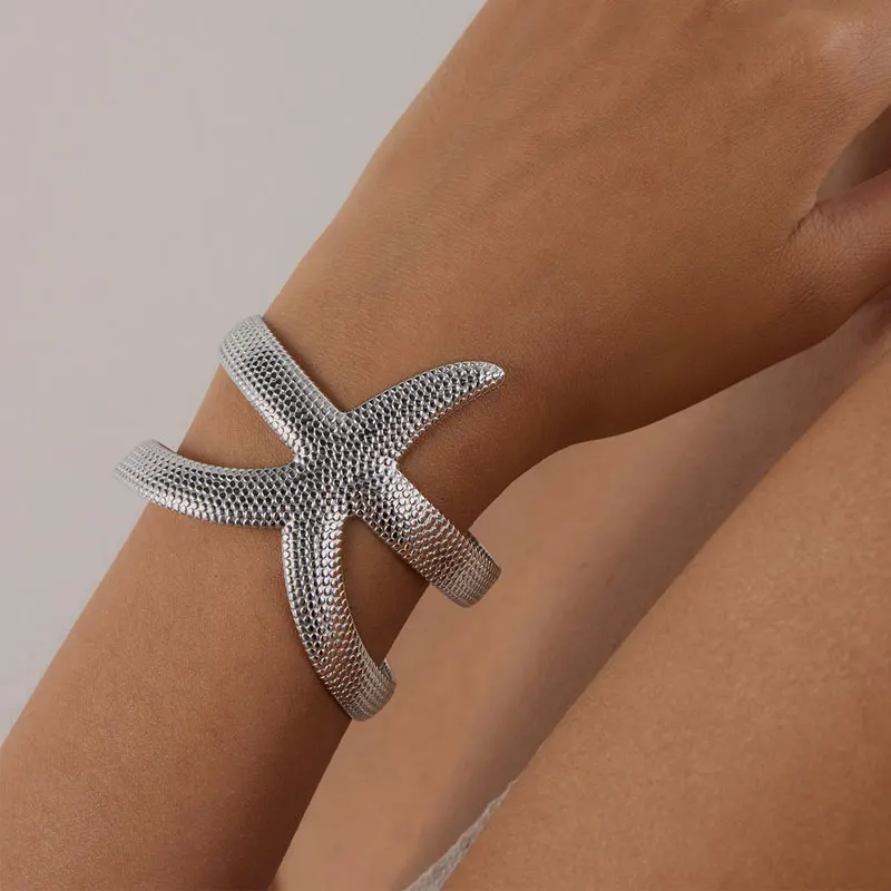 Bracelet réglable en acier inoxydable plaqué or 18 carats sans ternissement Boho martelé grande étoile de mer bracelets de manchette bracelets pour femme