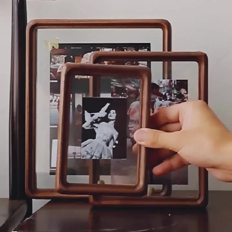 Hochwertiger doppelseitiger transparenter Bilderrahmen aus massivem Walnussholz, hochwertiger Bilderrahmen aus Holz für die Inneneinrichtung Image