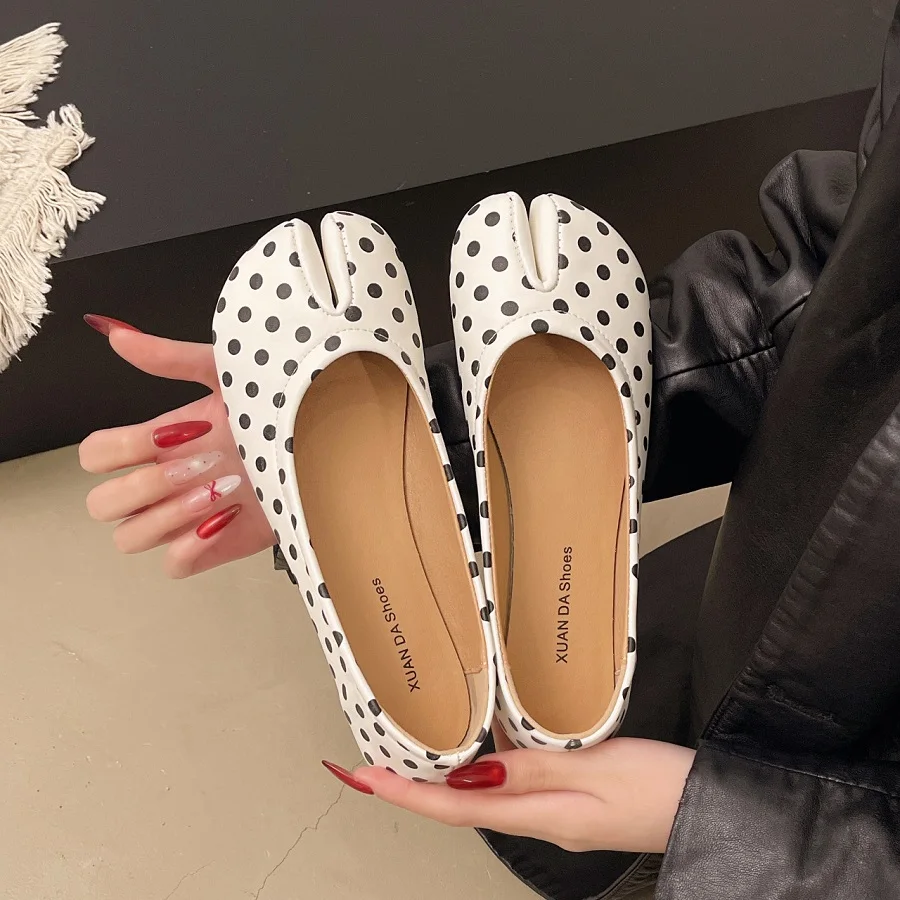 Retro Polka Dot Split-Toe Flats für Damen 2026 – Einzigartiges Tabi-inspiriertes Design, Slipper für Damen, modische Freizeit-Loafer, flache Damenschuhe