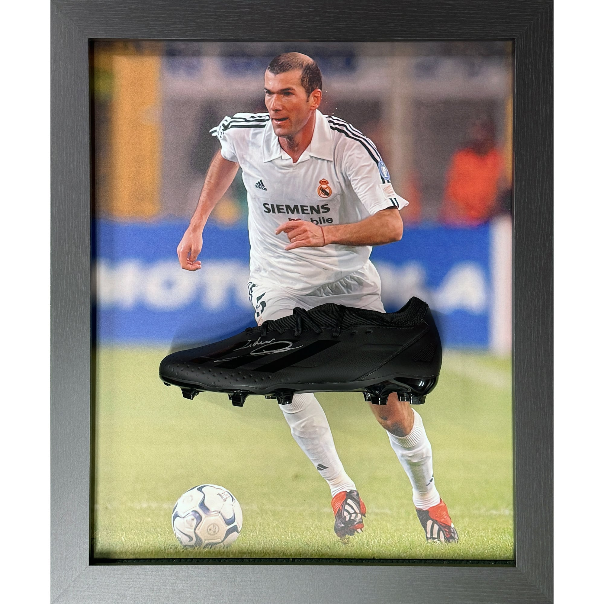 Gerahmter signierter Adidas Fußballschuh Zinedine Zidane Real Madrid