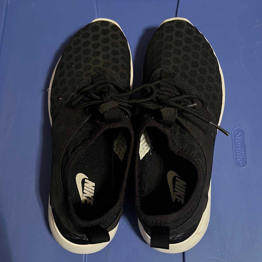 Nike Shoes | Ladies Nike Tennis Shoes | Color: Black | Size: 8