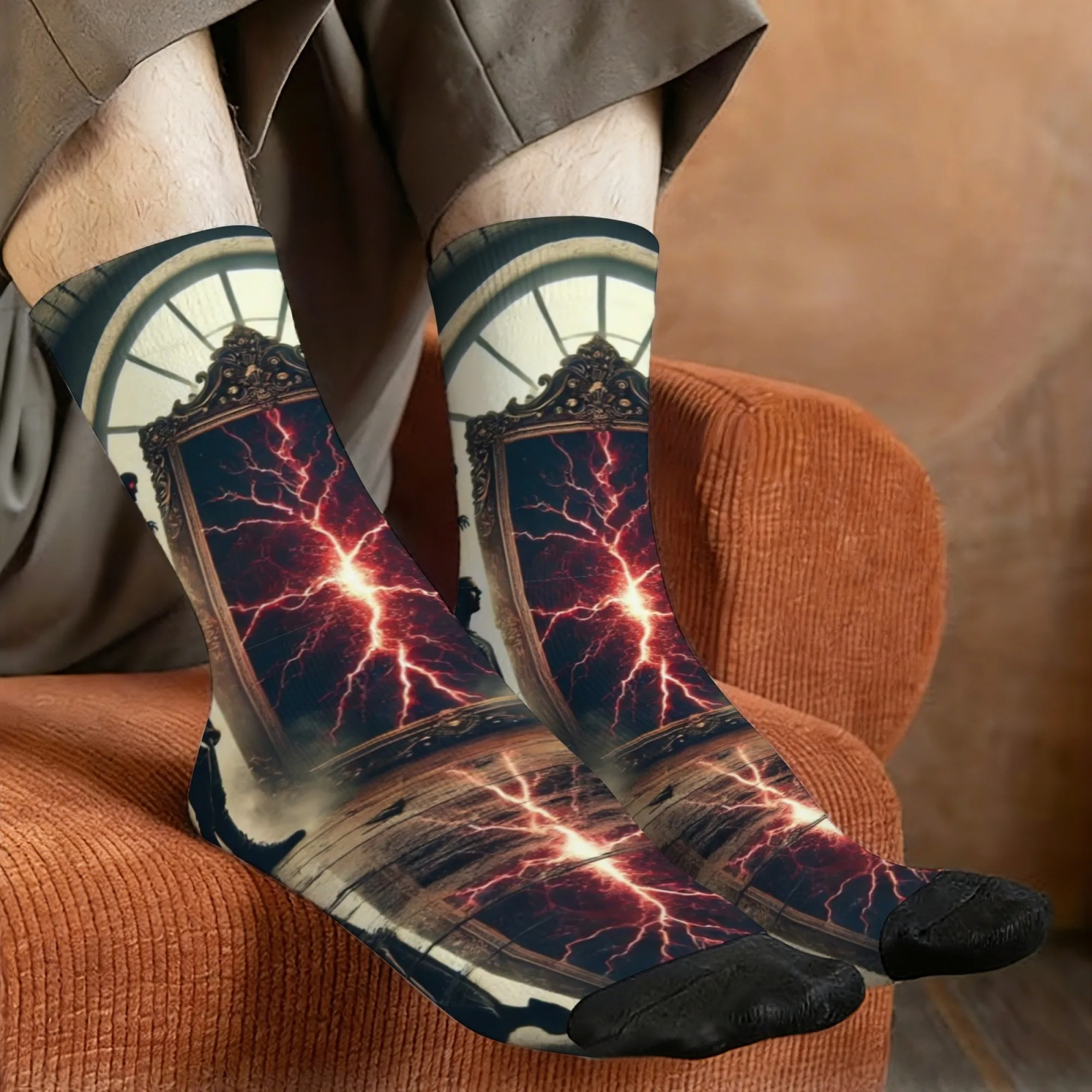 Dark Fantasy Magic Mirror Thunderstorm Print Herrensocken, bequeme, atmungsaktive, rutschfeste Freizeitsocken, verrücktes Party-Urlaubsgeschenk Image