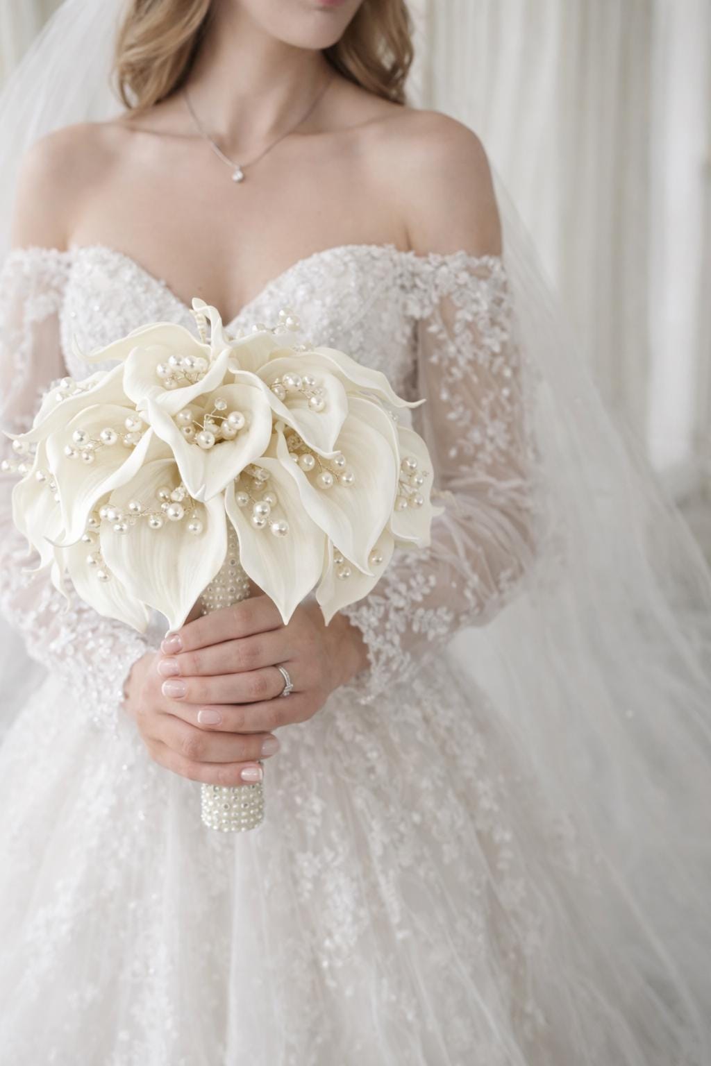 Bouquet da sposa con perle, bouquet da sposa con calle, eleganti fiori bianchi da sposa, bouquet da sposa di lusso, bouquet da sposa fatto a mano