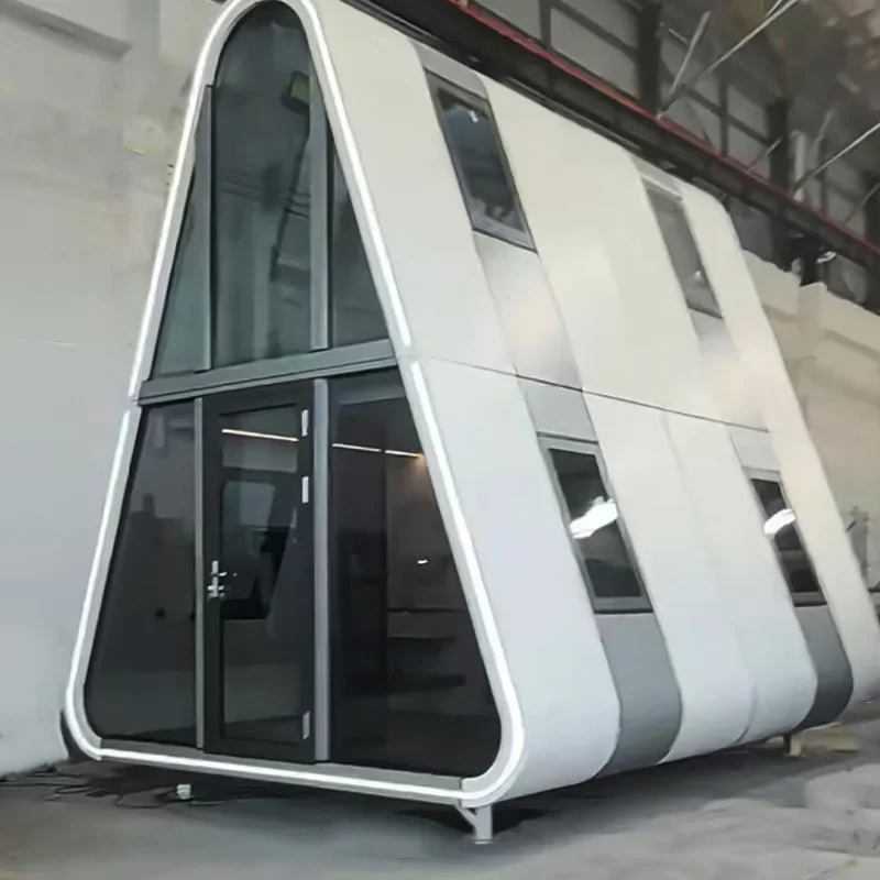 Dreieckiges Haus, mobile Stahlkonstruktionsvilla, Miniaturhaus als Camping- und Urlaubsschutz für den Außenbereich Image