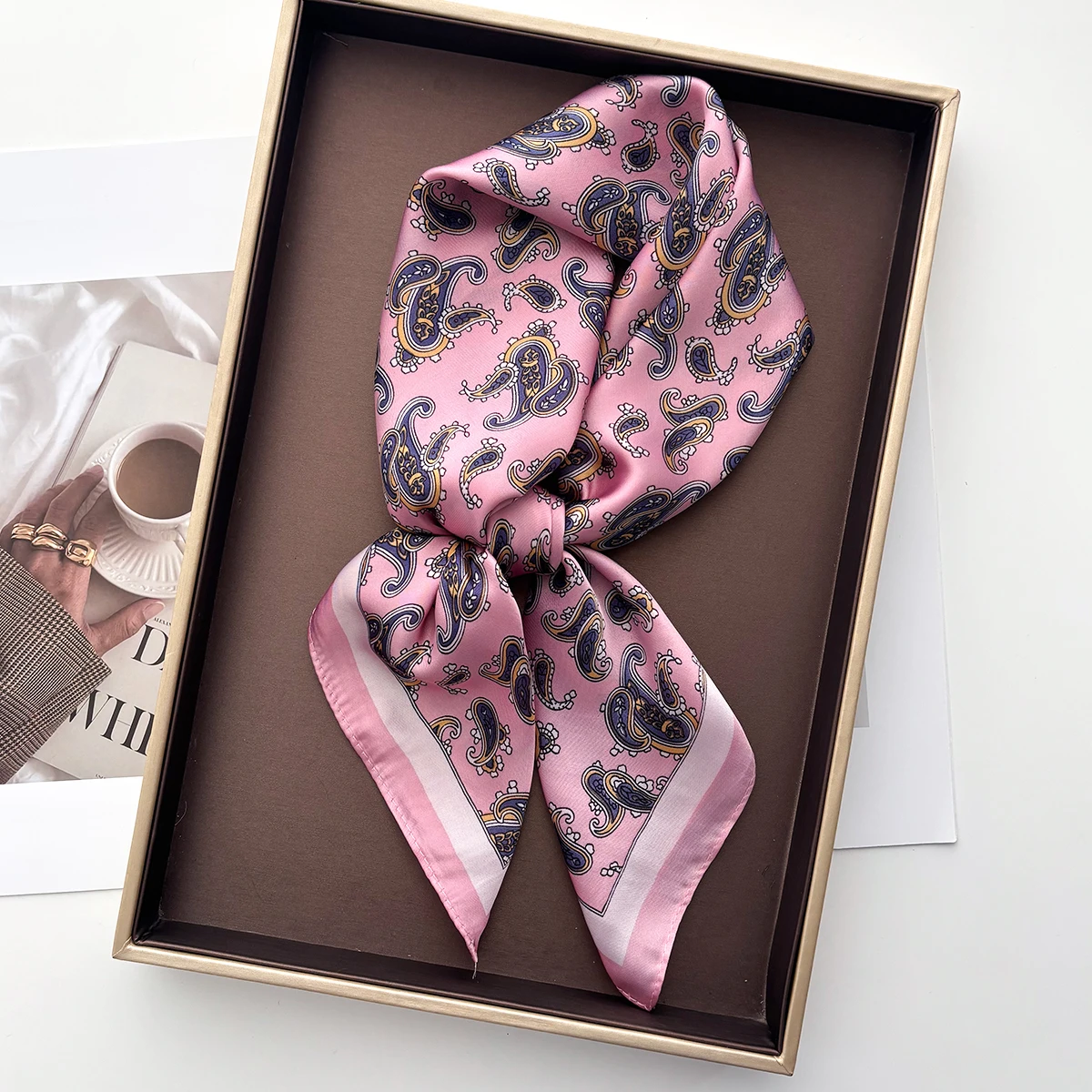 Quadratischer Schal mit Paisley-Print für Damen, rosa Schals aus Kunstseide, Bandanas, luxuriöser Hijab, Halstuch, eleganter Strand-Schal