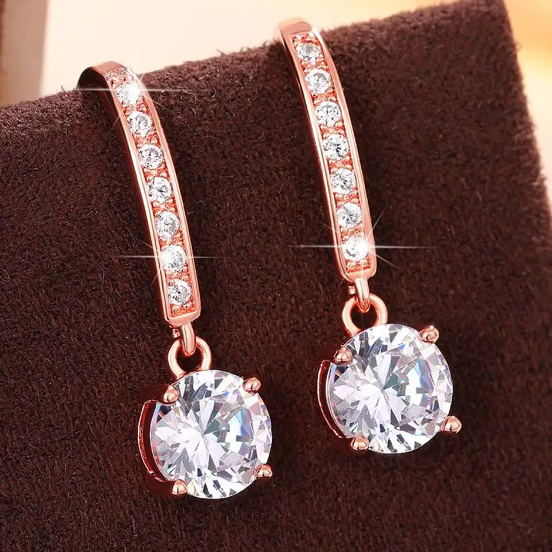 Huitan Einfache, vielseitige Damen-Ohrringe mit glänzendem, rundem CZ-Stein, modisches Party-Accessoire, bezaubernder Damenschmuck für den Alltag Image