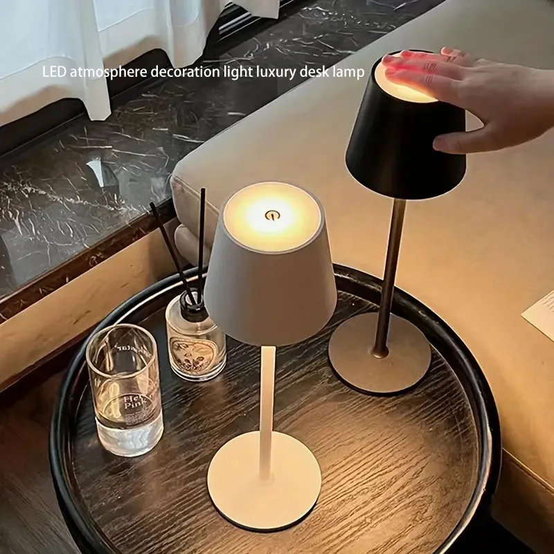 Heiß begehrte kabellose Tischlampe, praktische Schreibtischlampe, tragbare LED-Kreativ-Tischlampe, wiederaufladbarer 1200-mAh-Akku, wiederaufladbares Touch-Nachtlicht, praktisches Design, Leselampe