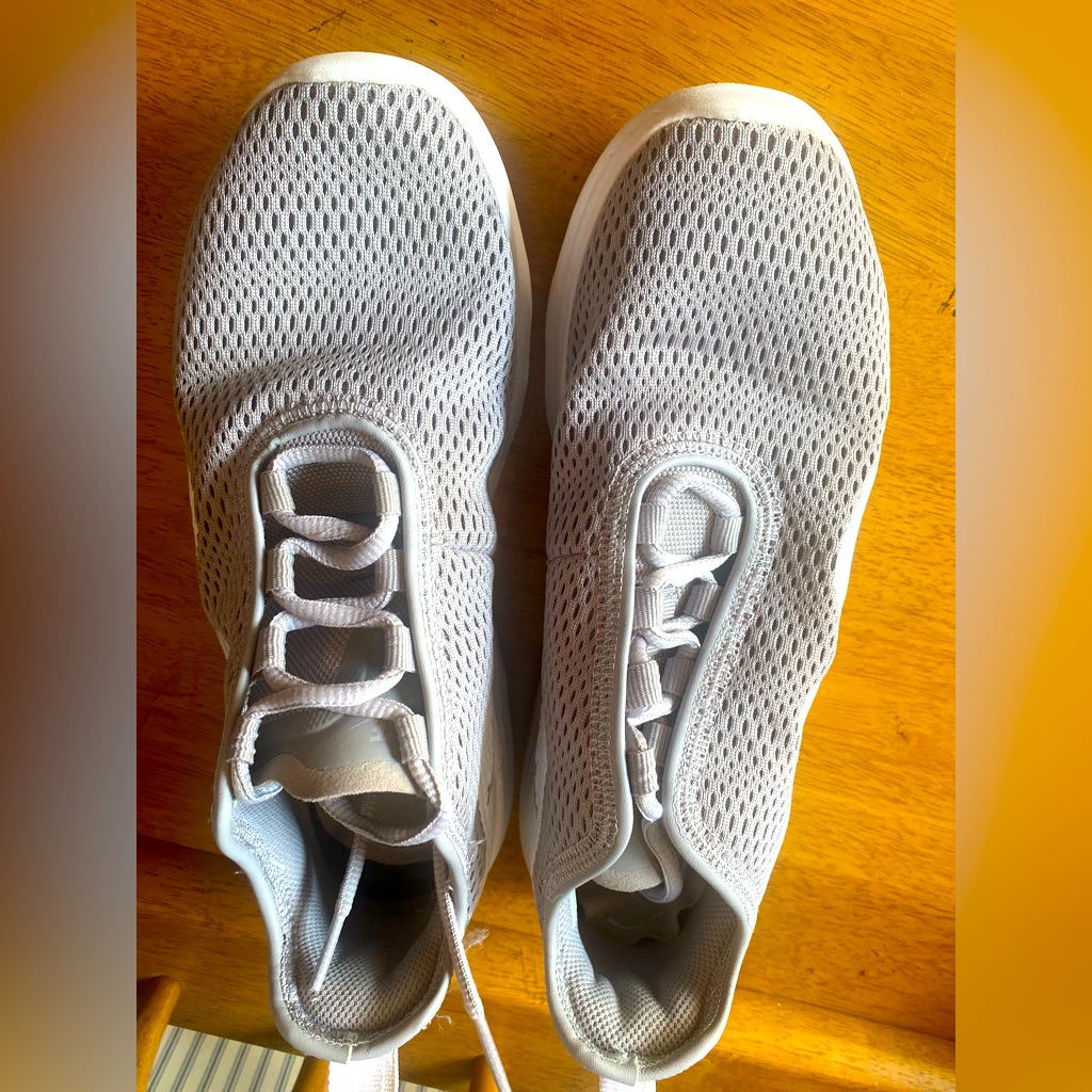 Nike Shoes | Ladies “Nike” Tennis Shoes | Color: Gray | Size: 8