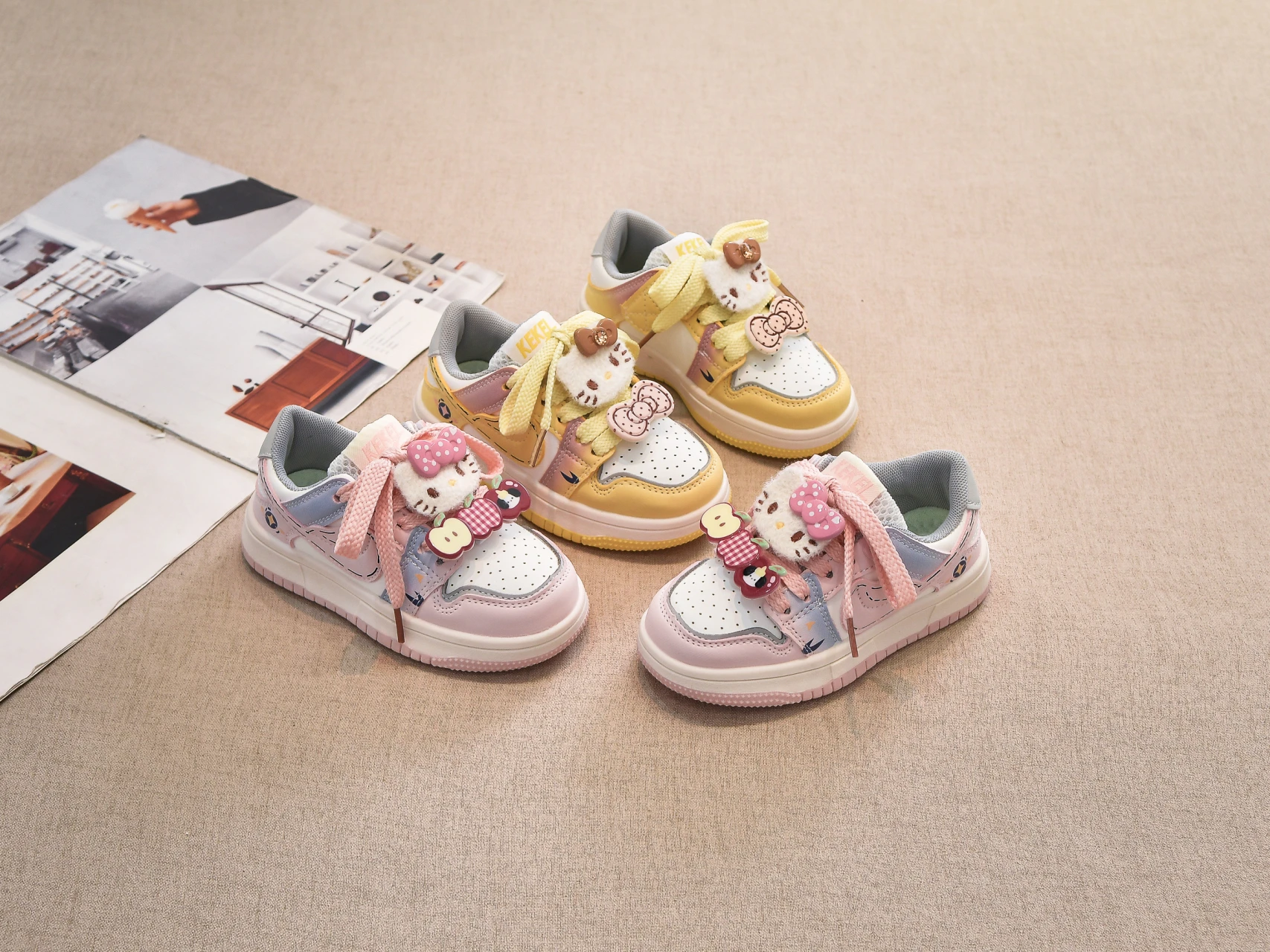 Kinderschuhe im Casual-Stil ​ Turnschuhe aus PU-Leder mit Hello Kitty-Aufdruck, Frühlingsschuhe für Mädchen, rutschfest, dicker Boden, Gelb, Rosa, Größe 27–37