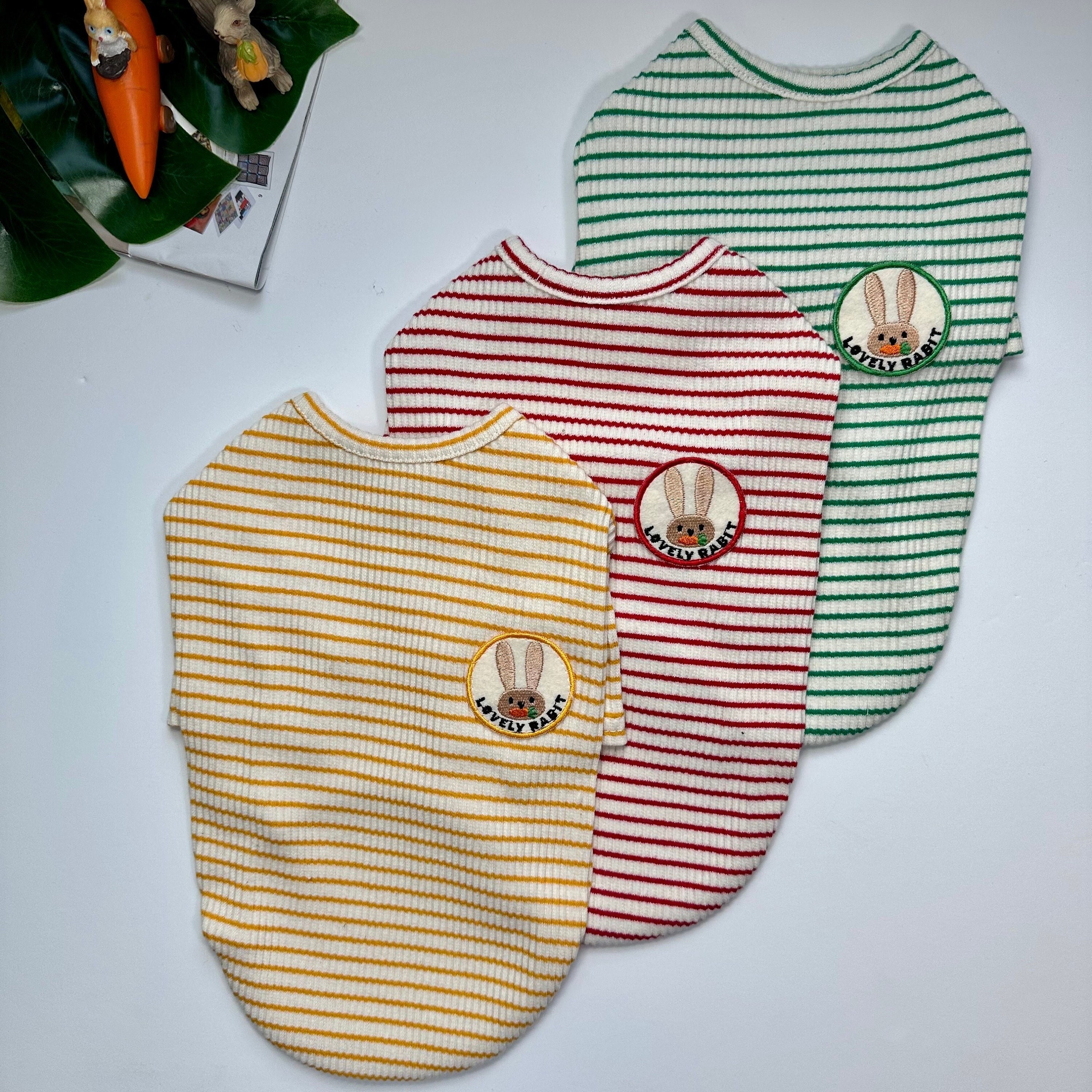 Maglietta a righe con coniglio, taglie S-XL, maglietta per cani, t-shirt per cani, top per cani, abbigliamento per cani, t-shirt per cani di piccola t