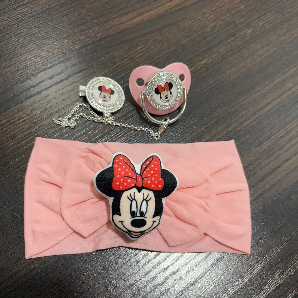 [Babyschnuller + Stirnband] Niedlicher Babyschnuller mit Staubschutz, beruhigender Babyschnuller mit Cartoon-Motiv Image