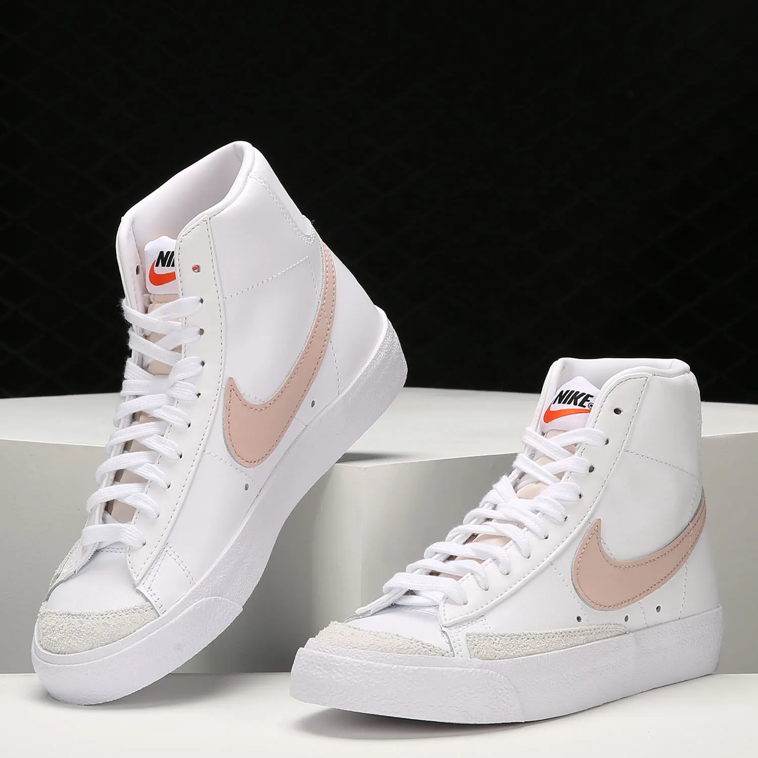 Nike Original Blazer Pioneer Mid-Top-Freizeit-Sneaker für Damen CZ1055-118 Image