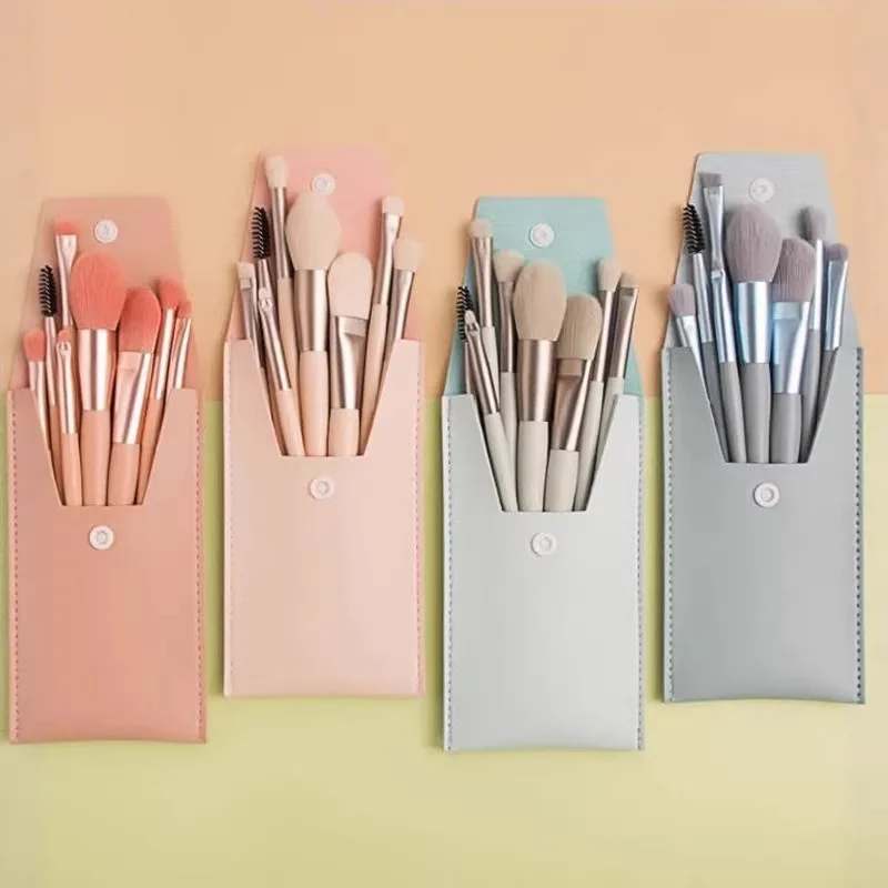 Set di 8 mini pennelli morbidi per trucco Macaron, strumenti di bellezza portatili per principianti per fard e ombretto, kit completo di pennelli cosmetici