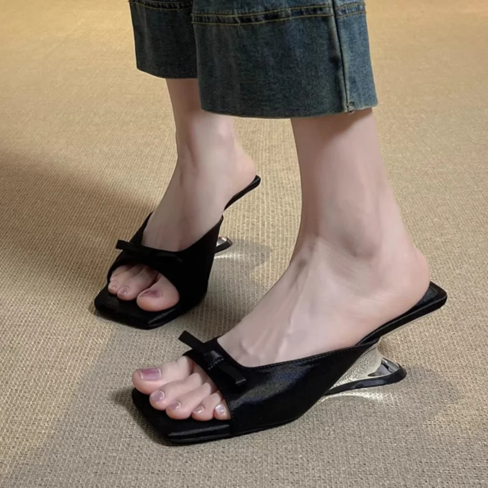 Keilabsatz-Slipper für Damen: Elegante Pumps mit Schleife, eckiger Zehenpartie und hohem Absatz – Sommer 2026 – Offene Zehenpartie, Freizeitschuhe, Flip-Flops
