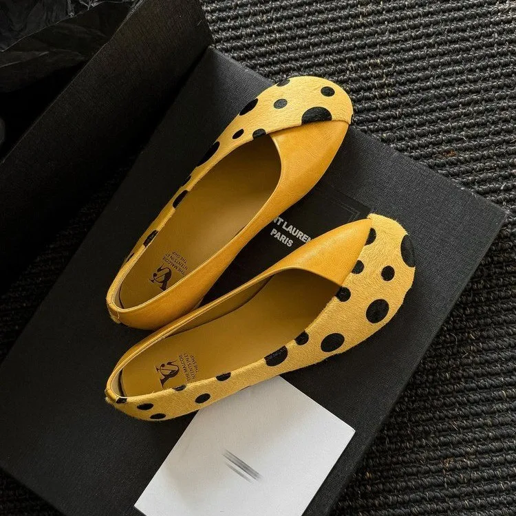 Echtes Leder Süßer Stil Gelbe Polka-Dot Flache Einzelschuhe für Damen, Vielseitige Nischenschuhe, Slip-on Kleine Lederschuhe