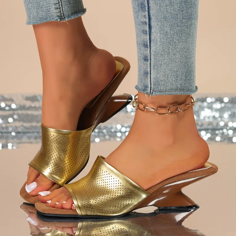Statement Flip-Flops Damenmode Quadratische Zehenpartie Offene Zehen Rutschfeste Verschleißfeste Kitten-Heel-Slipper Image