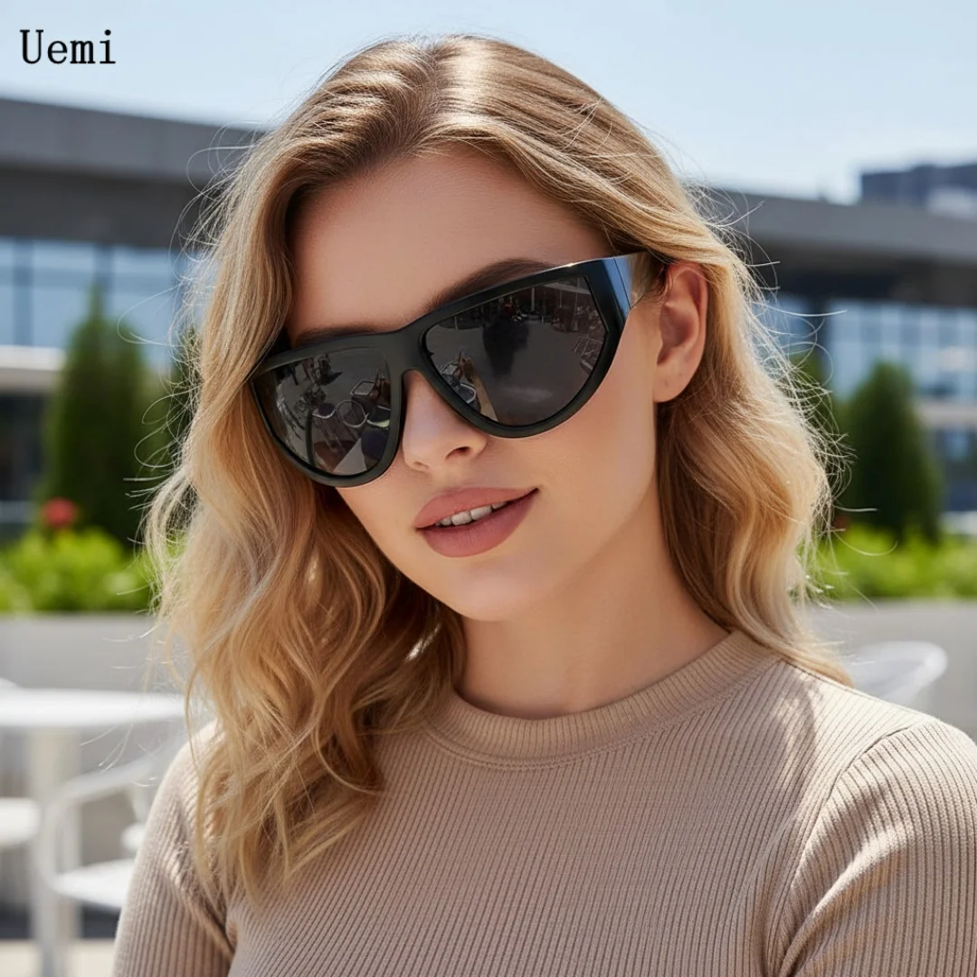 Modische übergroße Sonnenbrillen für Damen und Herren, luxuriöse Designer-Sonnenbrillen, trendige Sonnenbrillen mit UV400-Schutz. Image