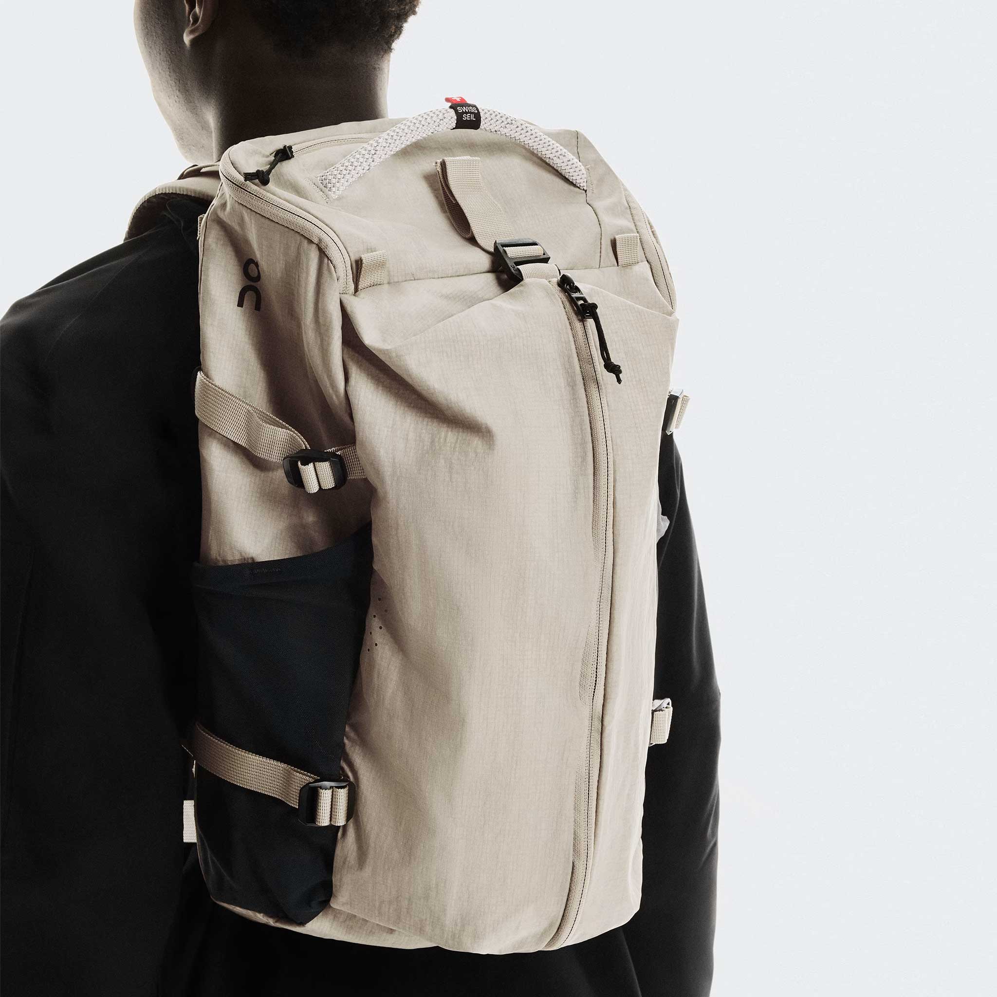 On Speed Pack 30L Sport Bags Sand/Black