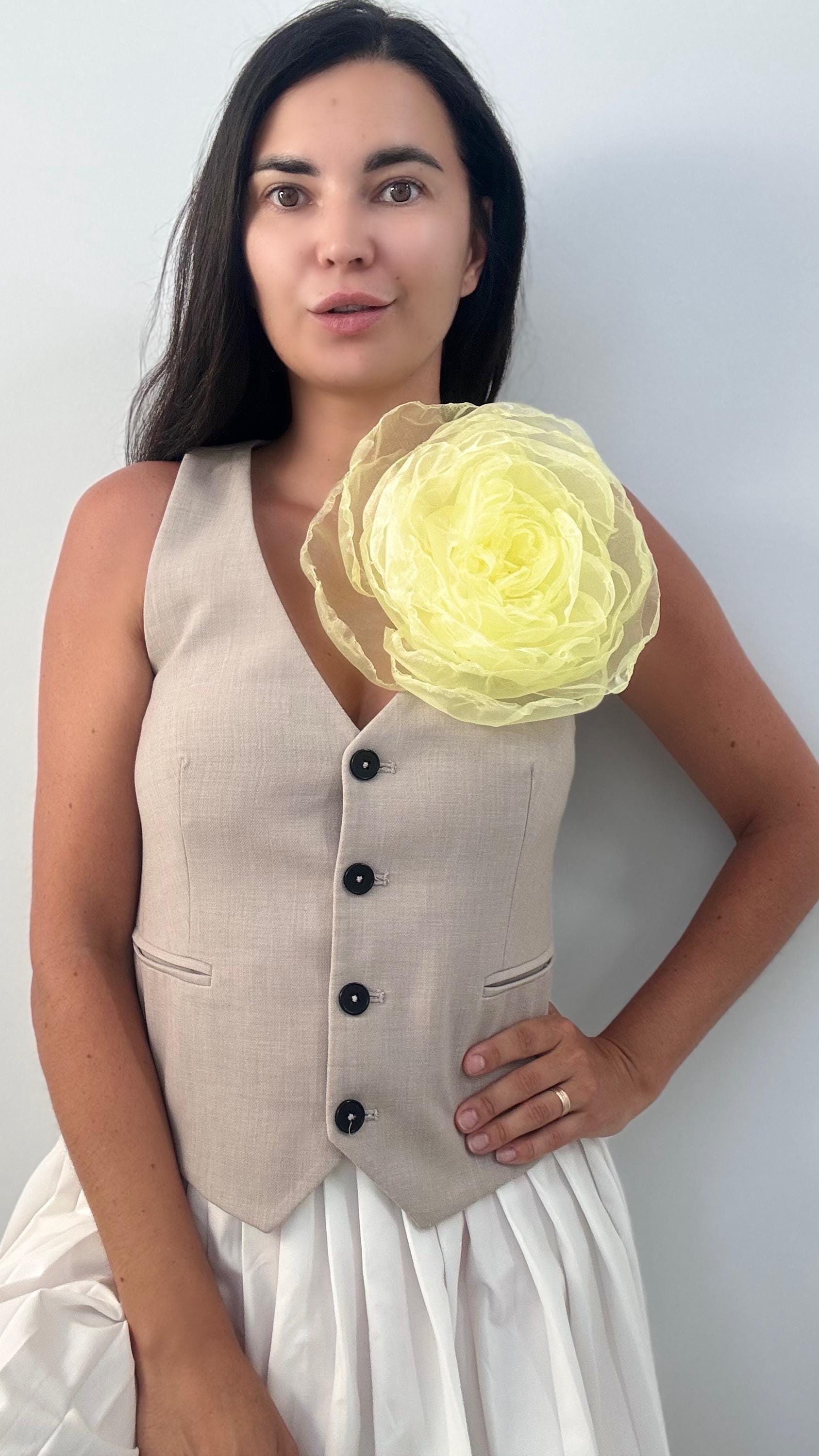 Spilla a fiore giallo, spilla grande, spilla a fiore di burro, spilla a fiore voluminoso color limone Spilla a fiore marrone molto grande, spilla a bu