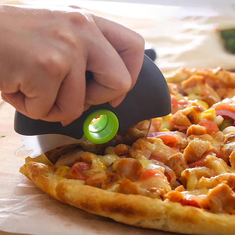 Coltello da taglio a ruota tonda in acciaio inossidabile per pizza con coperchio Rullo per pasta Affettatrice per pasticceria Accessori per la cottura della cucina Strumenti