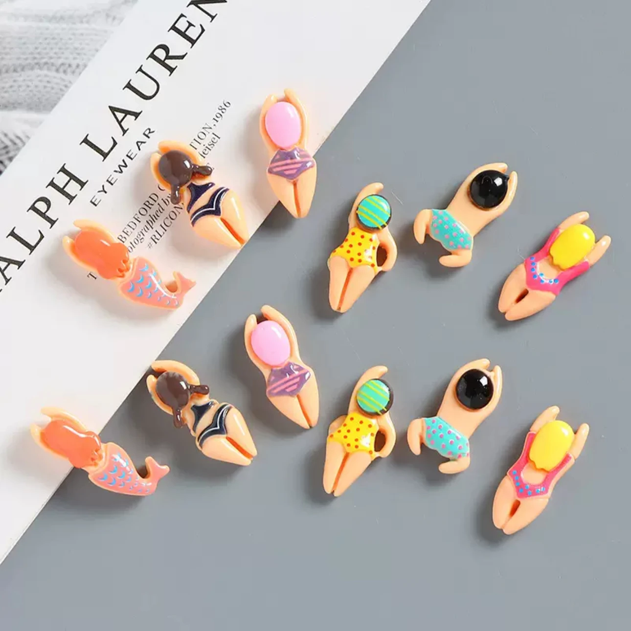 10 Stück Glänzende Schwimmfigur Kreative Harz-Kleinteile Handgemachte DIY Bechersticker Clog-Clips Haarspangen Schmuckzubehör Image