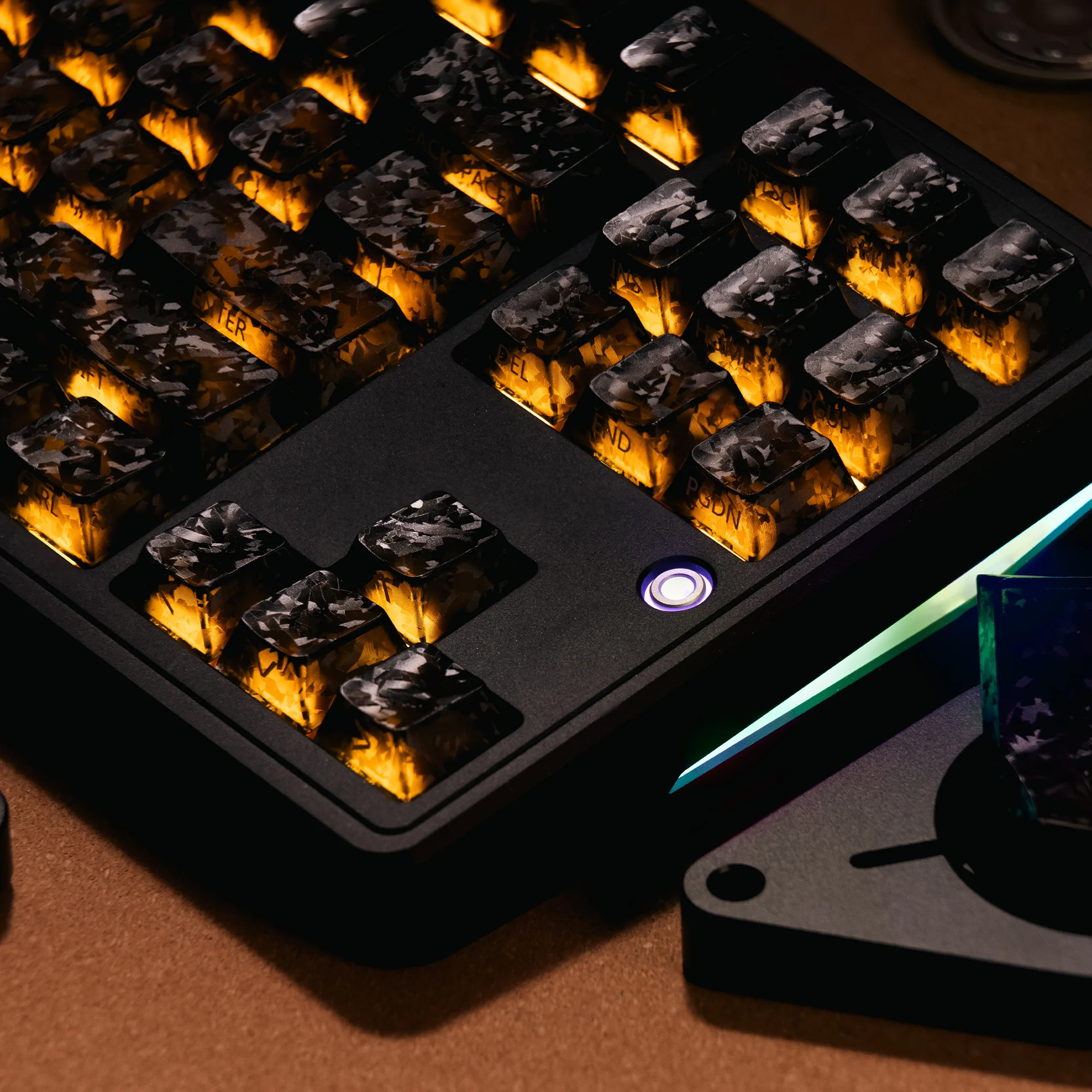 Schwarze Tastenkappen mit Kohlefaser-Textur, transparent, RGB, seitlich bedruckt, Cherry-Profil, PC-Tastenkappen-Set für mechanische MX Cherry-Tastaturen Image
