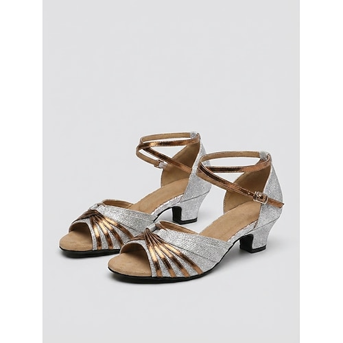 Vintage-Tanzschuhe im Stil der 1920er Jahre, inspiriert von „Der große Gatsby", silberglitzernd – elegante, metallisch glänzende Riemchenschuhe mit mittelhohem Absatz und Knöchelriemen für Image