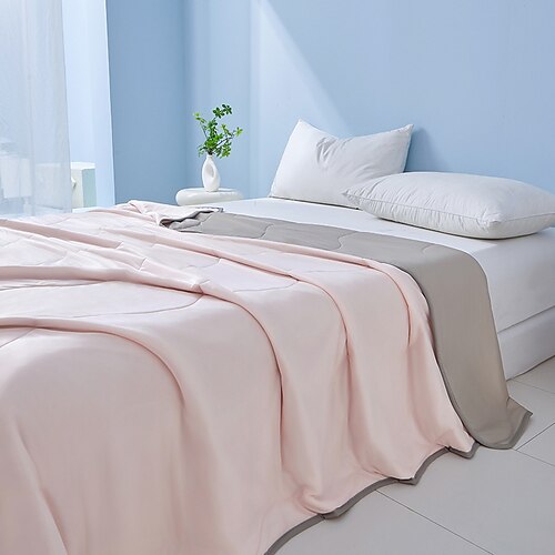 Kühlende Sommerdecke, leichte, atmungsaktive Steppdecke aus weicher Eisseide für Schlafzimmer und Heimtextilien Image