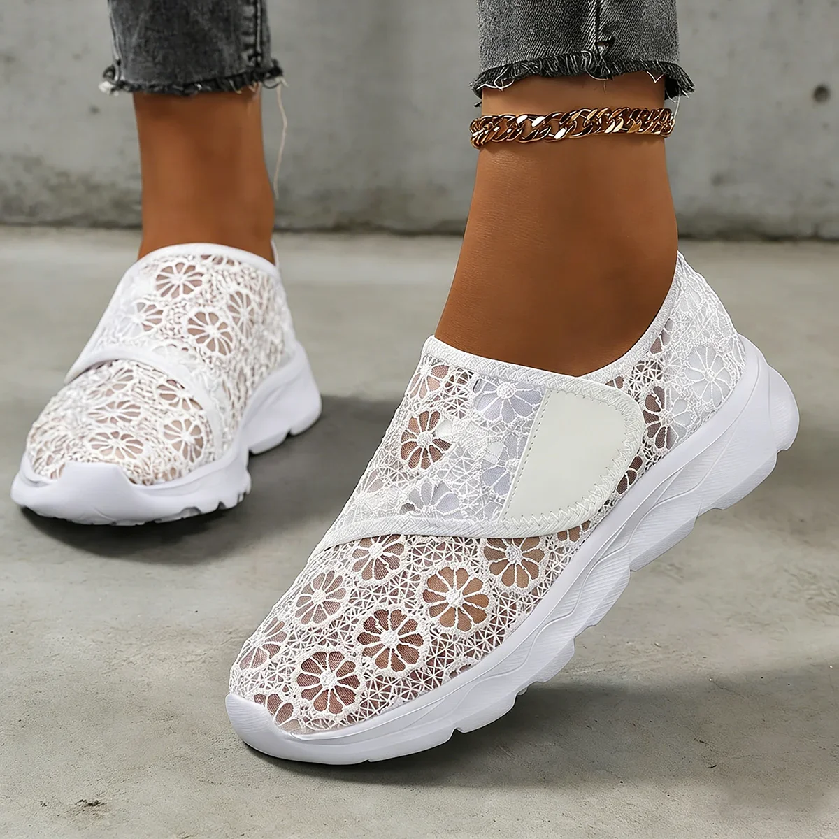 Neue Damen-Freizeitschuhe für breite Füße, modische Sommer-Mesh-Sneaker mit Blumenmuster, weiche, atmungsaktive schwarze Damenschuhe