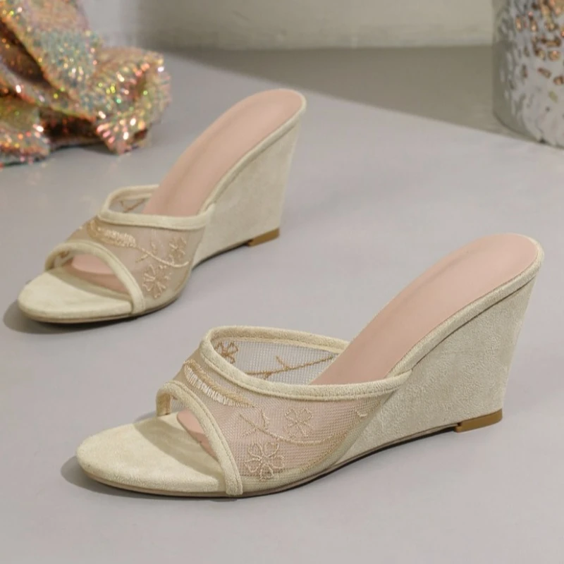 Aneikeh Modische Mesh Peep-Toe Plateau-Keilabsatz Pantoletten Bequeme Damenschuhe Sommer-Slides Zapatos De Mujer Image