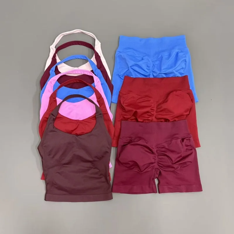 Ensemble de sport 2 pièces pour femme, haut de sport sans couture à col halter et dos ouvert, short de sport respirant à effet froncé pour l'entraînement, la course et le fitness