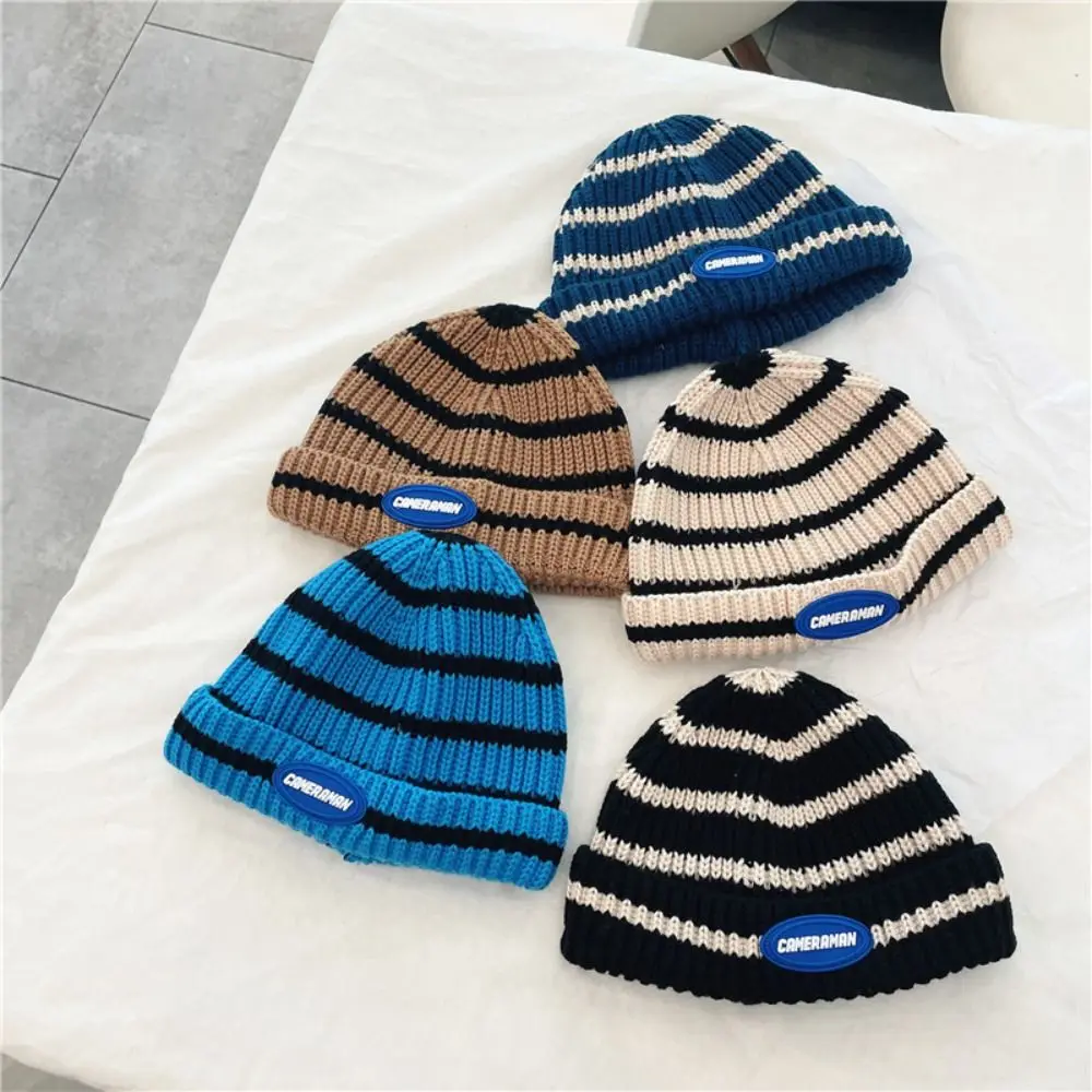 Modische warme Kindermützen, atmungsaktiv, bequem, gestreift, Strickmütze mit Bündchenkante, winddichte Beanie-Mütze für Jungen und Mädchen Image