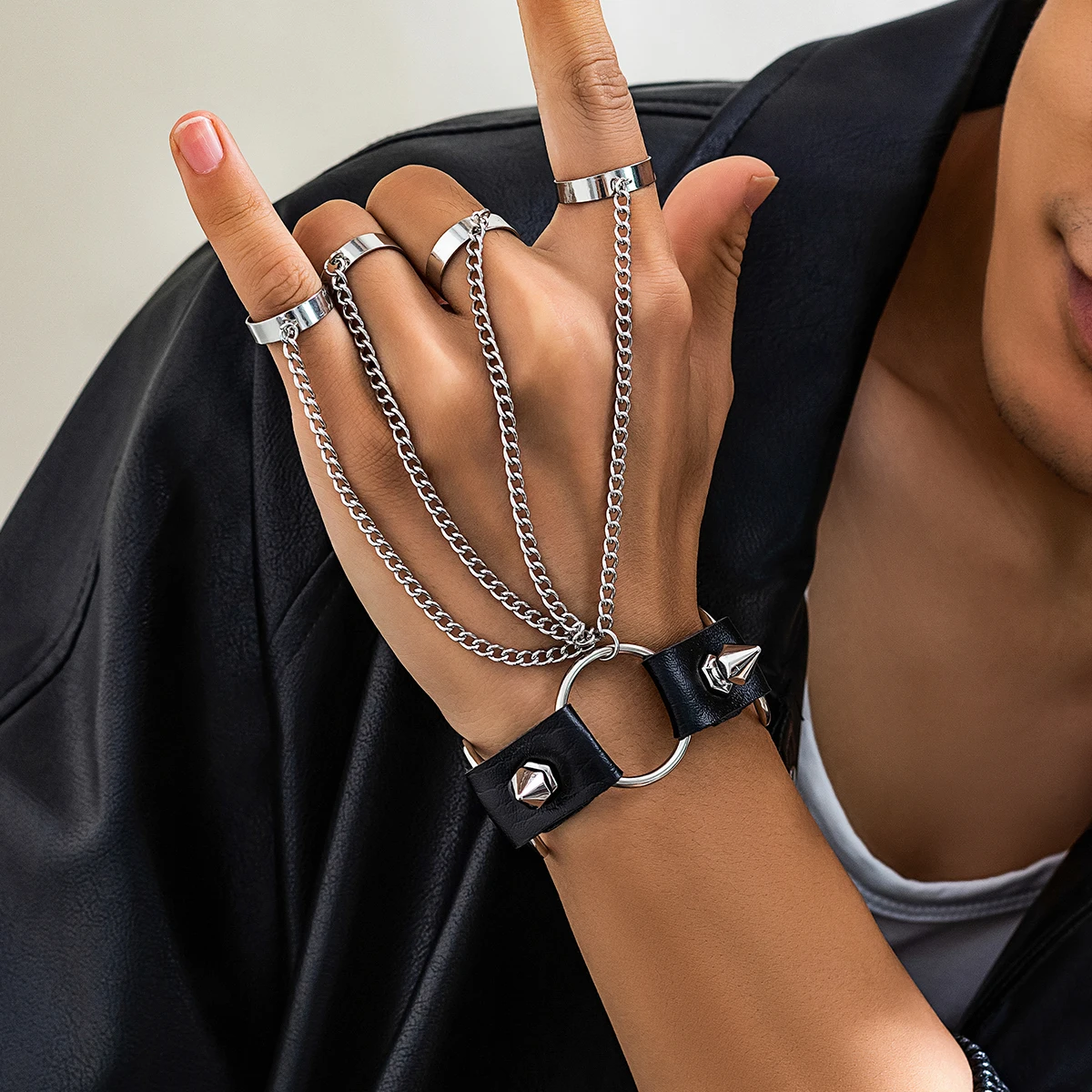 KunJoe Gothic Nieten Schwarz PU Leder Gliederkette Armband Mit Fingerring für Männer Punk Silber Farbe Kubanische Kette Handgelenk Armband