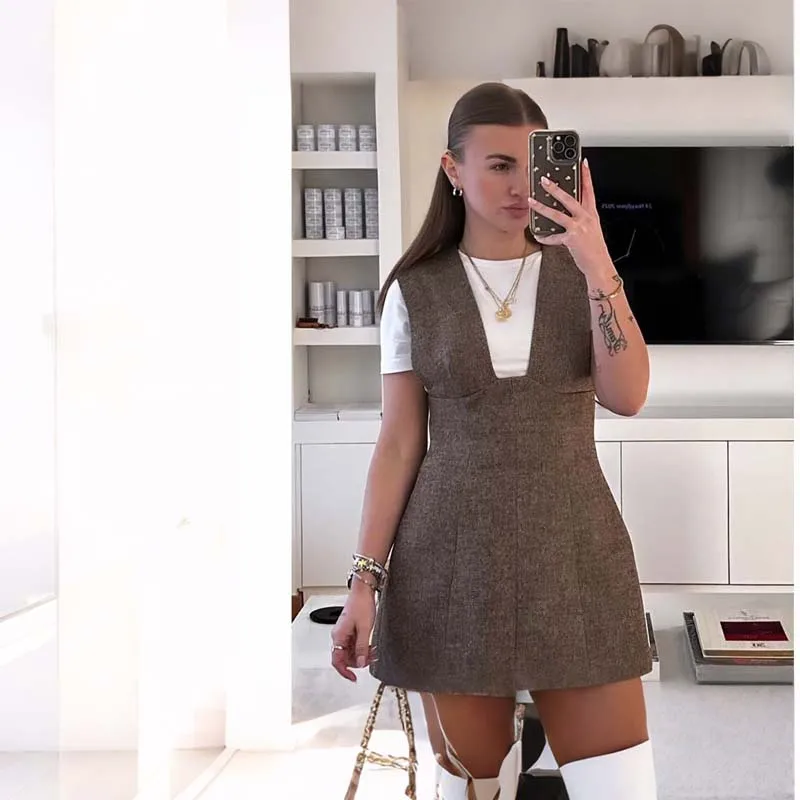 YENKYE Hohe Qualität Frauen Sexy V-ausschnitt Ärmellose A-line Mini Tank Kleider Chic Dame Elegante Vestidos Image