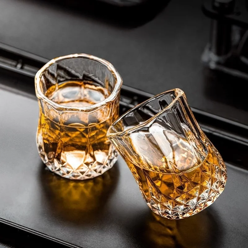 6Pcs Whisky Glas Tasse Rum Likör Mini Schnaps Glas Kreative Diamant Geformt Vintage Relief Tasse Haushalt Party Bar Trinken werkzeuge