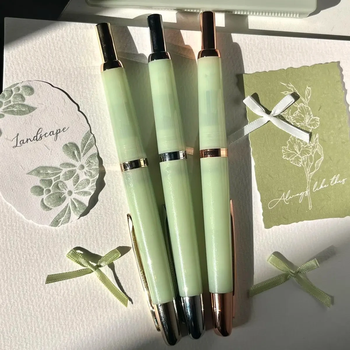 JINHAO 20 Einziehbarer Füllfederhalter mit EF-F-Feder, begrenzt, grün, rot, goldfarben, Clip-Design, Tintenstift zum Schreiben von Schulbüro Image