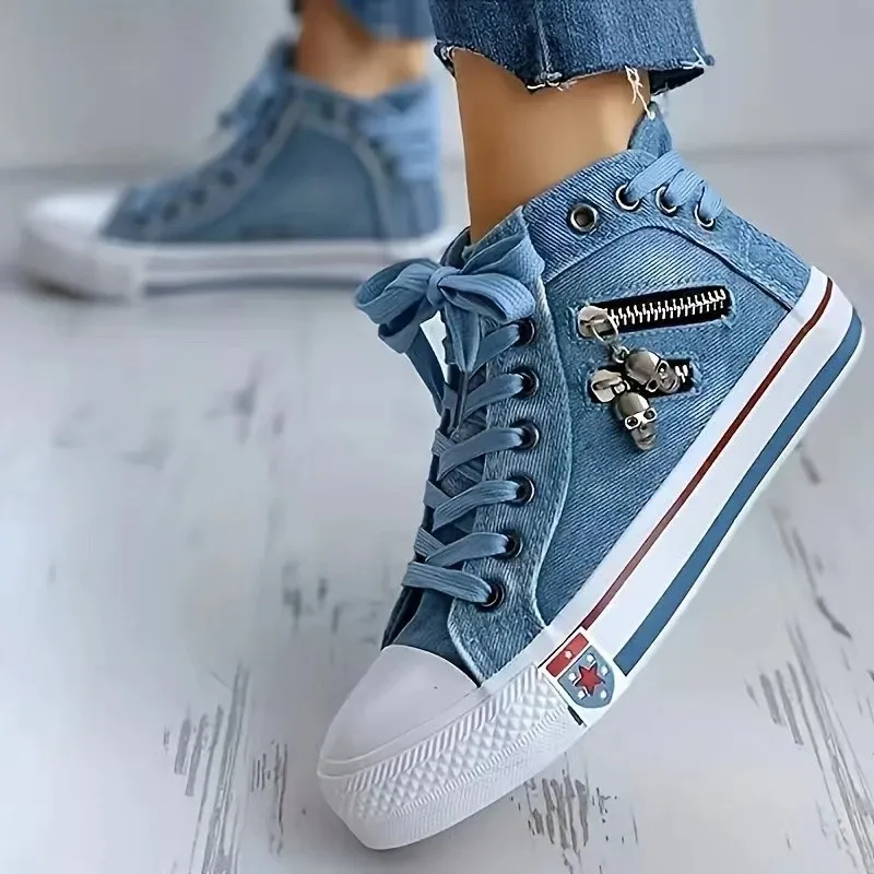 Damenschuhe Mode Denim Freizeit schuhe Schädel Metall dekoration Damen flache Turnschuhe Vintage High-Top-Frauen vulkan isierte Schuhe bestimmten
