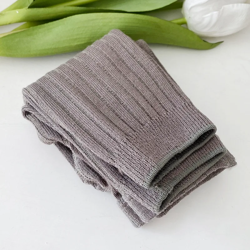 Basic-Set aus geripptem Pullover und Strumpfhosen für Kleinkinder von 1–6 Jahren – bequemes Baumwolloberteil und fußlose Leggings, alltägliches Kinder-Outfit Image