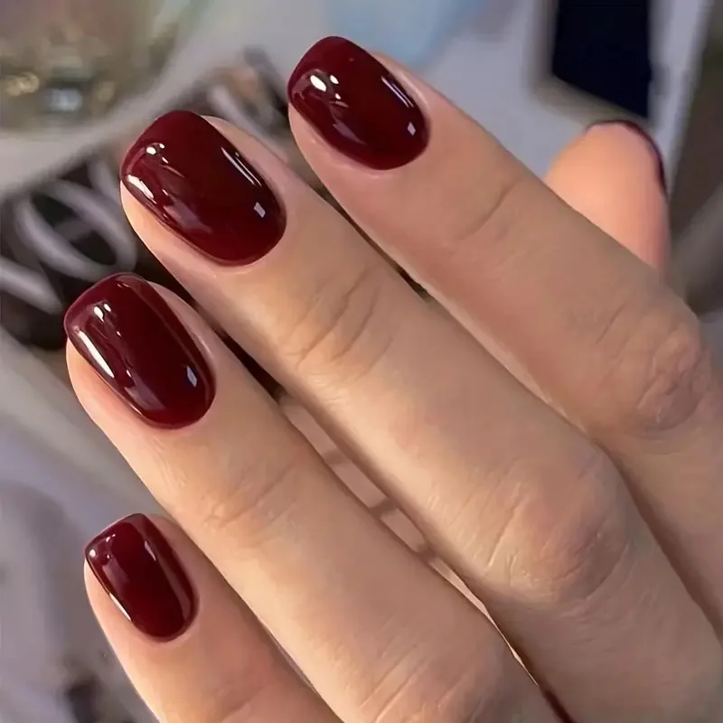 24 Stück einfarbige weinrote Design-Nagelpresse, kurze, quadratische Kunstnägel, einfache, abnehmbare, fertige Nagelspitzen mit vollständiger Abdeckung Image