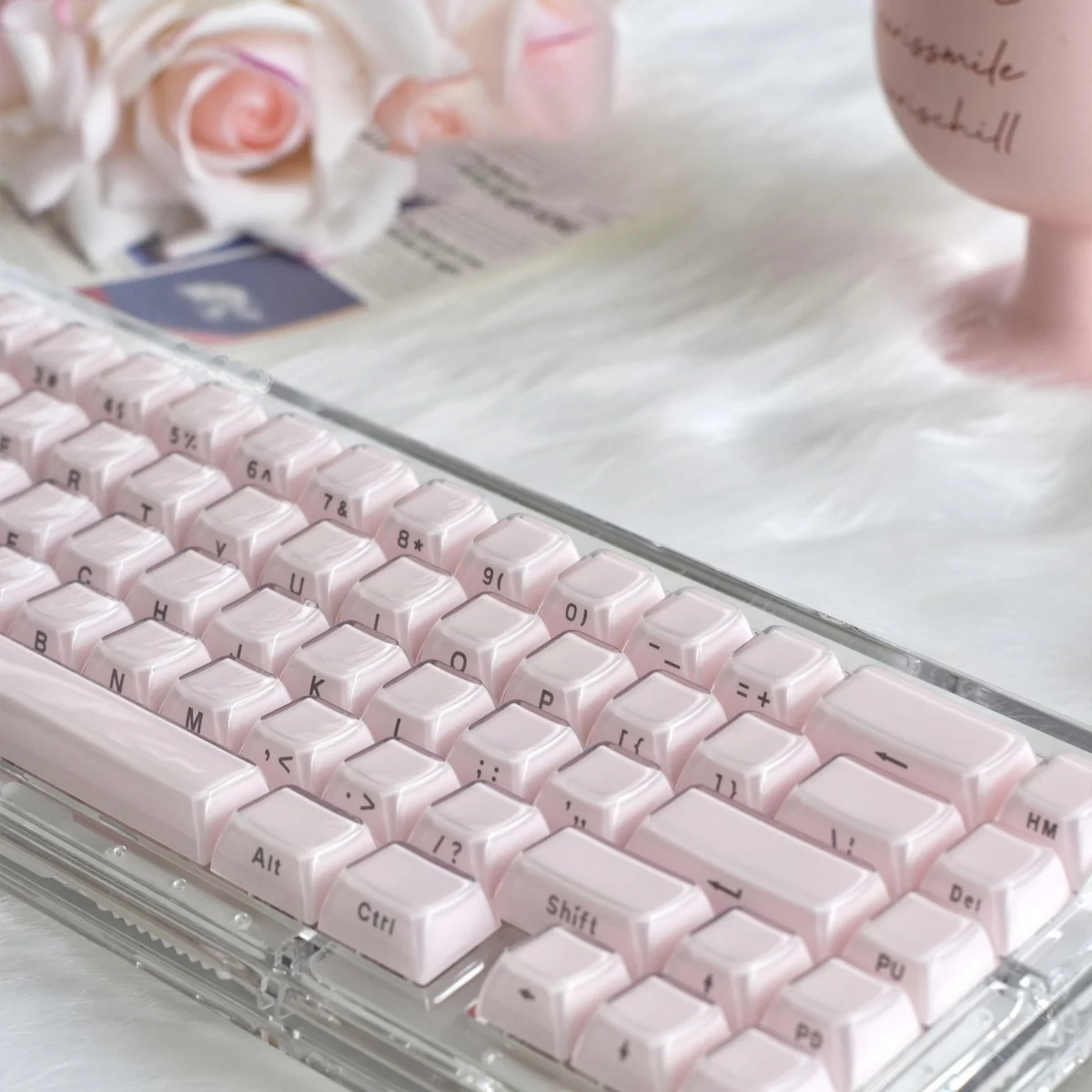 Russische Koreanische Tastenkappen 132 Tasten Rosa Jelly-Tastenkappen mit seitlicher Gravur Kristall Zweifarbige Spritzguss-Tastenkappen für mechanische Tastaturen Image