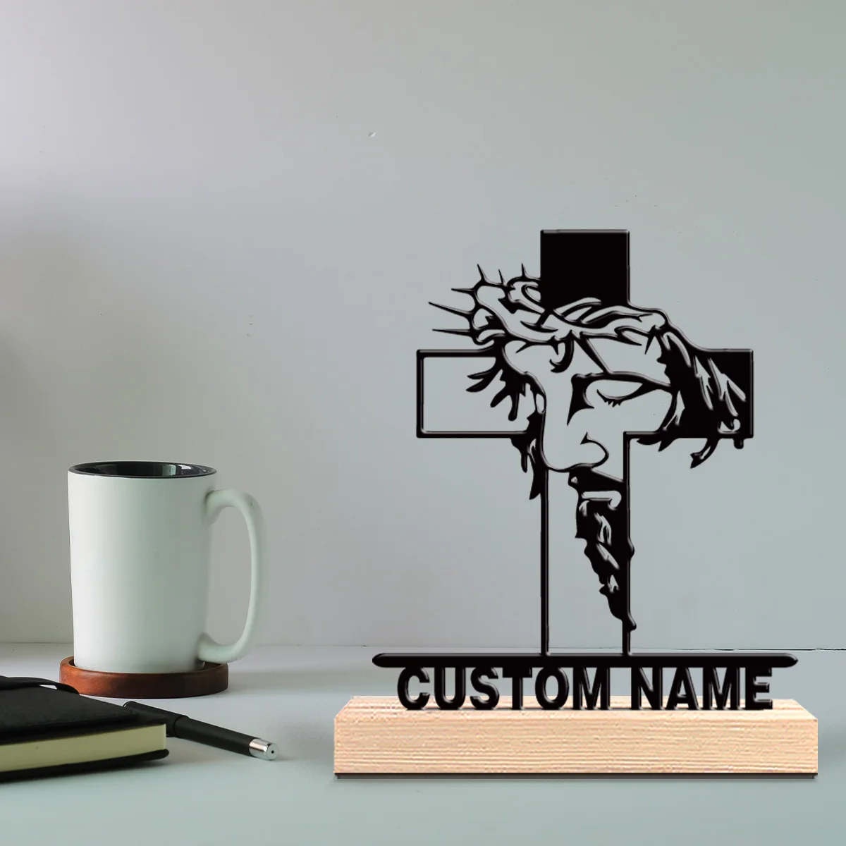 1 Stück Personalisierte Jesus- und Kreuz-Metallstatue mit Holzsockel Tischdekoration Holz-Akzent Wanddekoration für Wohnzimmer Image