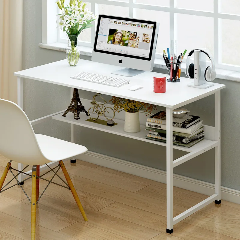 Einfaches und preiswertes Schlafzimmer, Miete für Studenten, Büro, Schreiben, Lernen, einfacher kleiner Schreibtisch