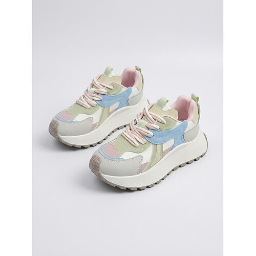 Klobige Plateau-Sneaker für Damen – trendige Dad-Sneaker in Grau, Lila und Gelb mit Farbblockdesign und dicker Sohle für den Alltag, lässige Spaziergänge und urbane Mode-Outfits. Image