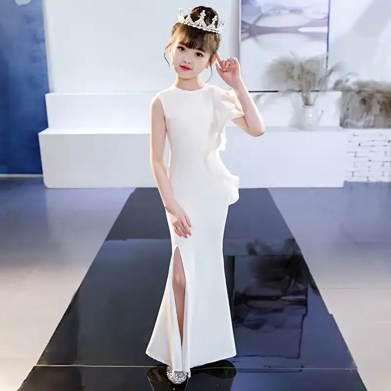Rüschen-Weißes Seitenschlitz-Abendkleid für Kinder Figurbetonte Ballkleider Elegante Meerjungfrau-Geburtstagskleider für Hochzeiten und Partys Maßanfertigung