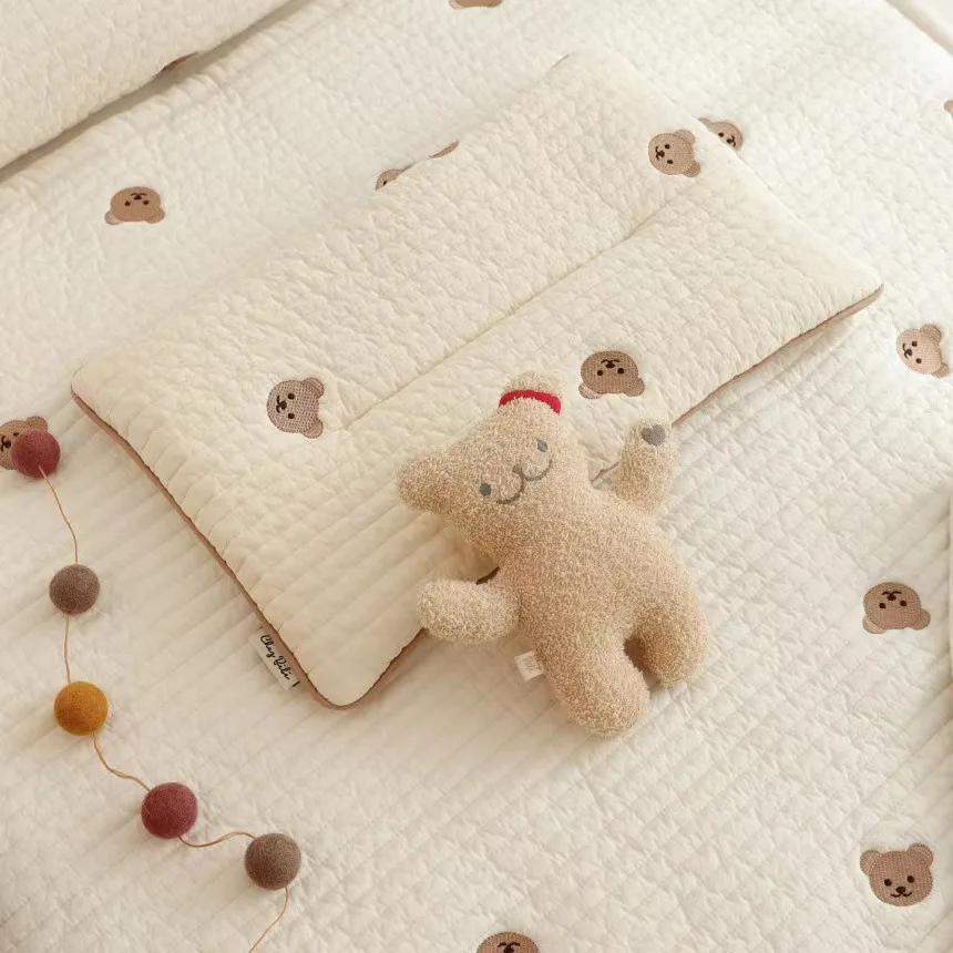 Baumwolle Stickerei Baby Kissen Atmungsaktive kinder Kissen Infant Jungen Mädchen Neugeborenen Bettwäsche kopfschutz Baby Artikel Image