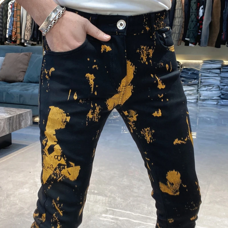 2024 Schwarz gold Kontrast personal isierte Graffiti Jeans schlanke elastische Jean Mode Hip Hop Jean Männer Punk Motorrad Hose Jean Homme