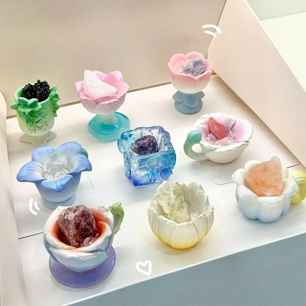 Niedliche Blumenförmige Harz-Dekofiguren, Energie-Ornament für Zimmer, Kreative Schreibtisch-Dekoration, Blind-Box-Stil Spielzeug für den Schreibtisch Image