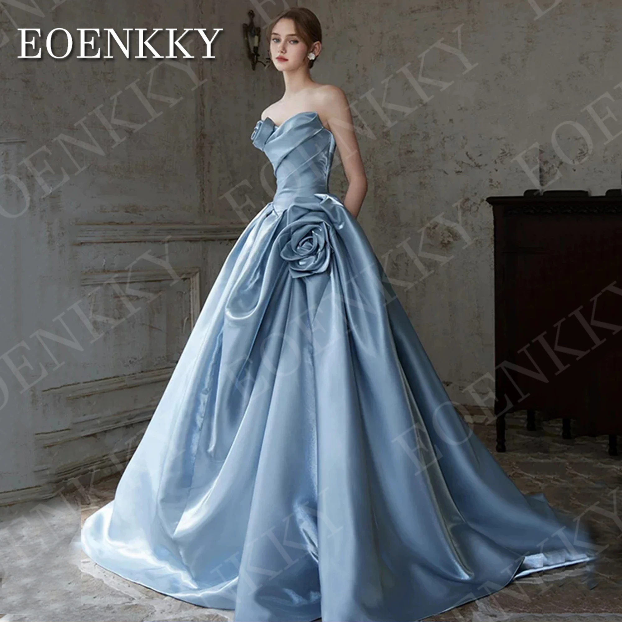 Eoenkky Frauen Prinzessin Ballkleider blau Luxus träger los glänzend Satin V-Ausschnitt Bankett Kleider ärmellose Party angepasst Damen Prinzessin Ballkleider 2026 Blau Luxus Trägerlose glänzende Satin V-Ausschnitt Ban